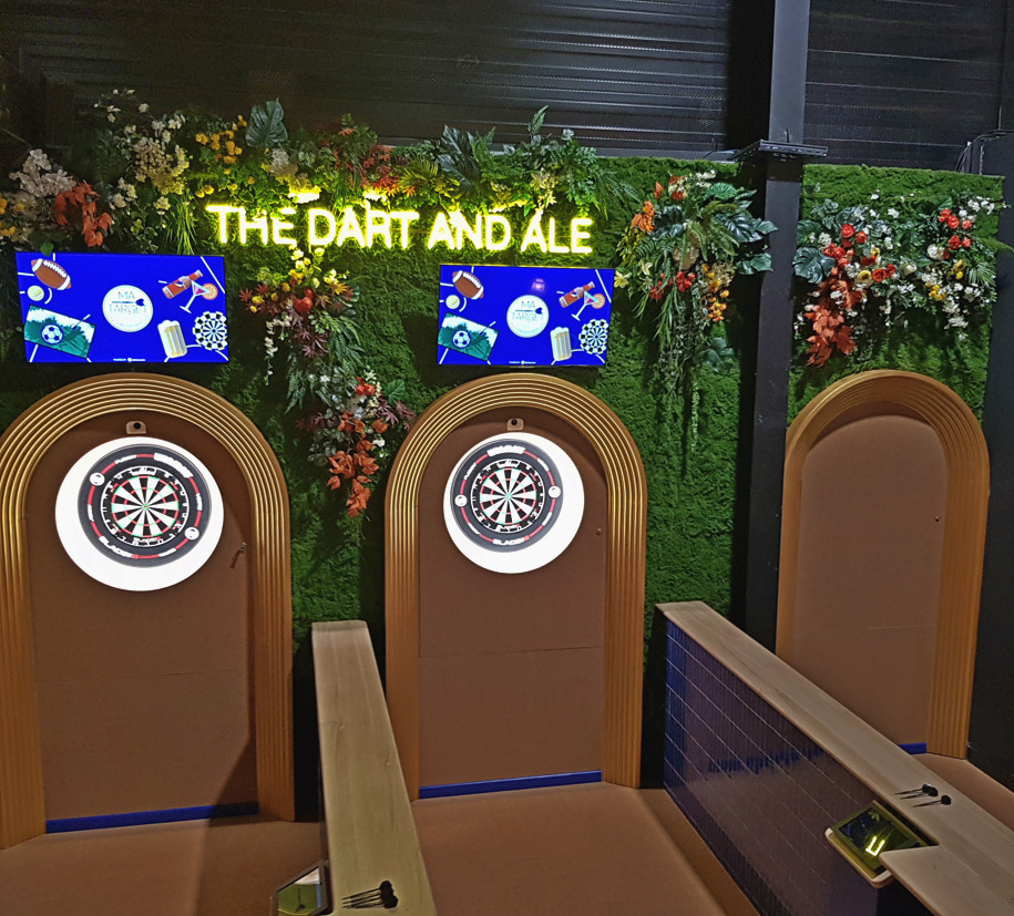 Mur végétalisé floral synthétique Ma Target Vannes. Mur végétalisé ignifugé Liaison Végétale. Mur végétalisé Bretagne - Morbihan - Ile et Vilaine - Finistère - Côte d'Armor